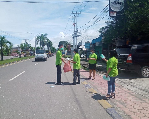 Rayakan HUT Pertamanya, BPR Artha Basudewa Abadi Bagikan Masker Gratis Ke Warga Nabire