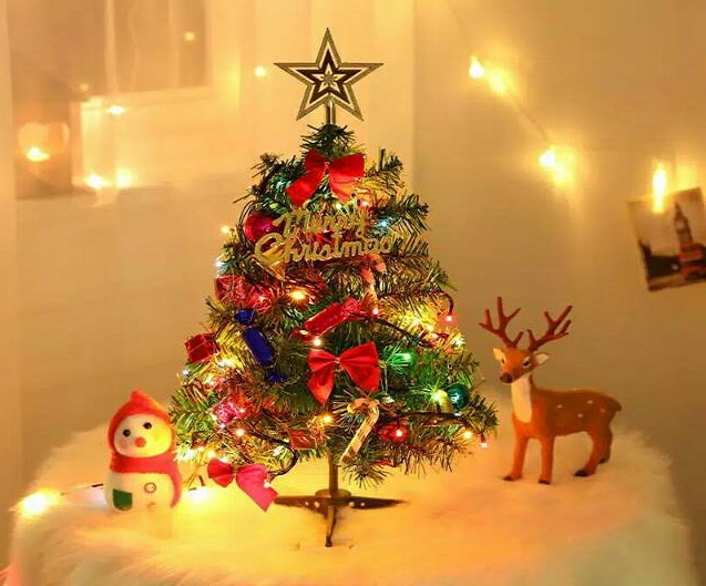 Pohon Natal & Topi Santa Claus