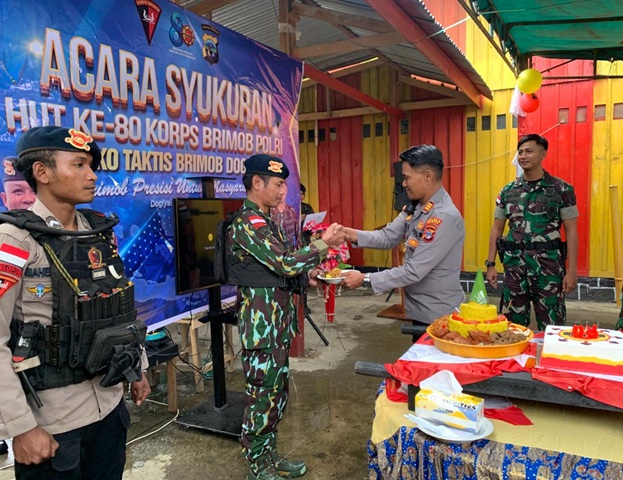 Sinergi Tanpa Batas: Brimob dan TNI Rayakan HUT ke-80 Korps Brimob Polri di Dogiyai