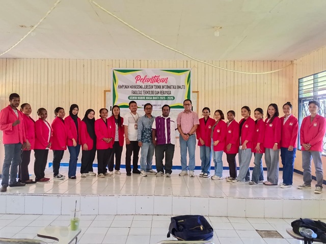 Kaprodi Teknik Informatika USWIM Nabire Lantik Pengurus HMJ Periode 2025/2026