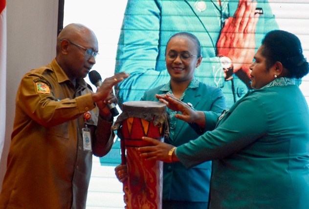 Dorong Keluarga Berdaya, TP PKK Puncak Jaya Hadiri Rakerda I di Nabire