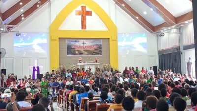 (Ribuan Jemaat Padati GKII Getsemani Nabire Rayakan HUT ke-64)