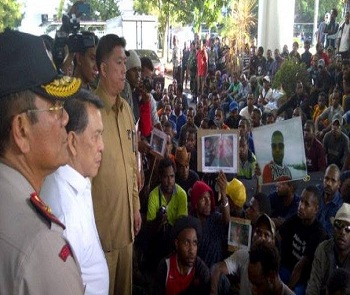 gubernur-dan-pendemo-dari-papua