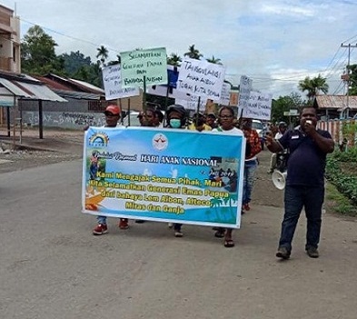 (Long March & Kampanye Komunitas Enaimo Nabire & Yayasan Siloam Nabire/Dok.Amos.Y)
