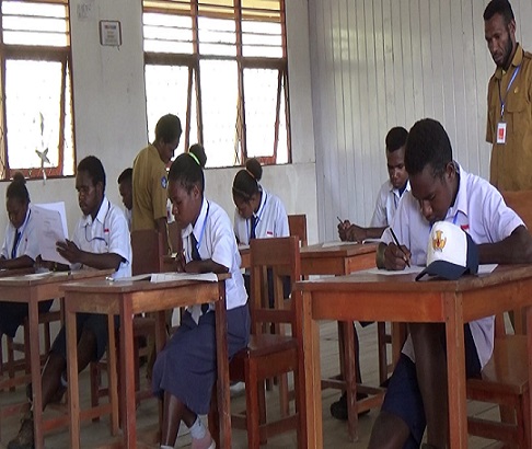 Sebanyak 15 Siswa-Siswi SMP YPPK Santo Fransiskus Asisi Intan Jaya Ikuti Ujian Sekolah