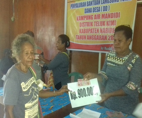 Jumlah KPM Sempat Diprotes, Pembagian BLT di Kampung Air Mandidi Tetap Berjalan Lancar