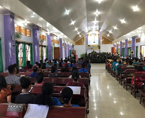 Anggota Yonif RK 753/AVT Ikuti Ibadah Gabungan HUT GKI ke-66 di GKI Sion Kampung Harapan Nabire