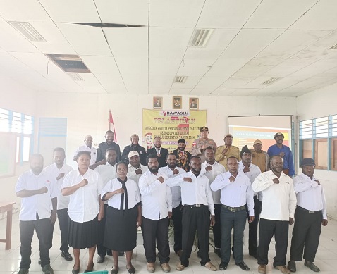 15 Anggota Panwas Distrik se-kabupaten Deiyai Dilantik