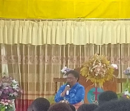 Pj.Gubernur Papua Tengah Ikut Ibadah di Gereja Kingmi Jemaat Maranatha Nabire