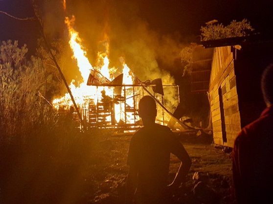 Kebakaran Timpa Rumah Warga Kampung Tibai Distrik Siriwo di Malam Natal