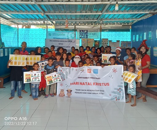 Santa Claus Berbagi Hadiah Natal kepada Anak-Anak Yayasan Difabel Nabire