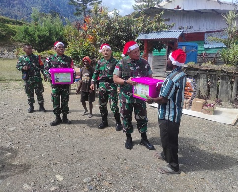 Jelang Natal 2022, Danrem 173/PVB Bersama Dandim 1705/Nabire Gelar Baksos di Intan Jaya
