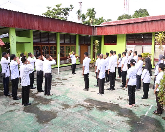 Pimpin Apel Pagi Kemenag Nabire, Ini Pesan Kepala Seksi Pendidikan Kristen