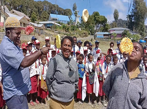 YPPK Tillemans Papua Meriahkan Ulang Tahun ke-49 dengan Lomba Tradisional