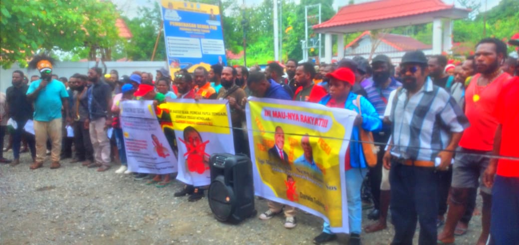 Aksi Penolakan Pj.Bupati Puncak Jaya Non-OAP, Ratusan Masyarakat Puncak Jaya Demo Damai di Kantor Gubernur Papua Tengah