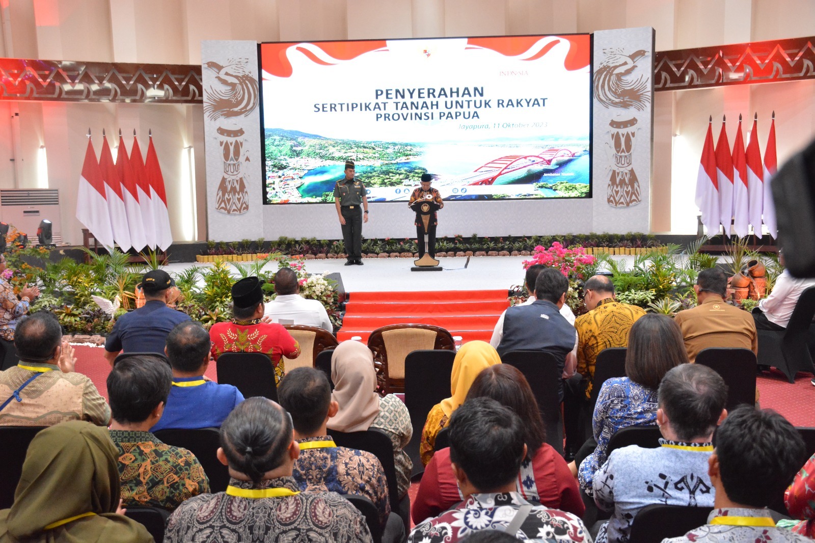 Wakapolda Papua Hadiri Penyerahan Sertifikat Tanah oleh Wakil Presiden RI di Papua Youth Creative Hub