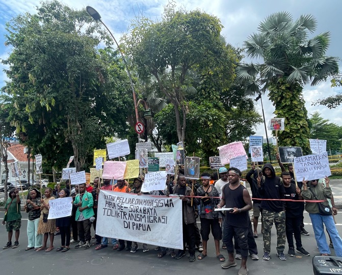 Ikatan Pelajar dan Mahasiswa Papua se-Surabaya Tolak Program Transmigrasi di Papua