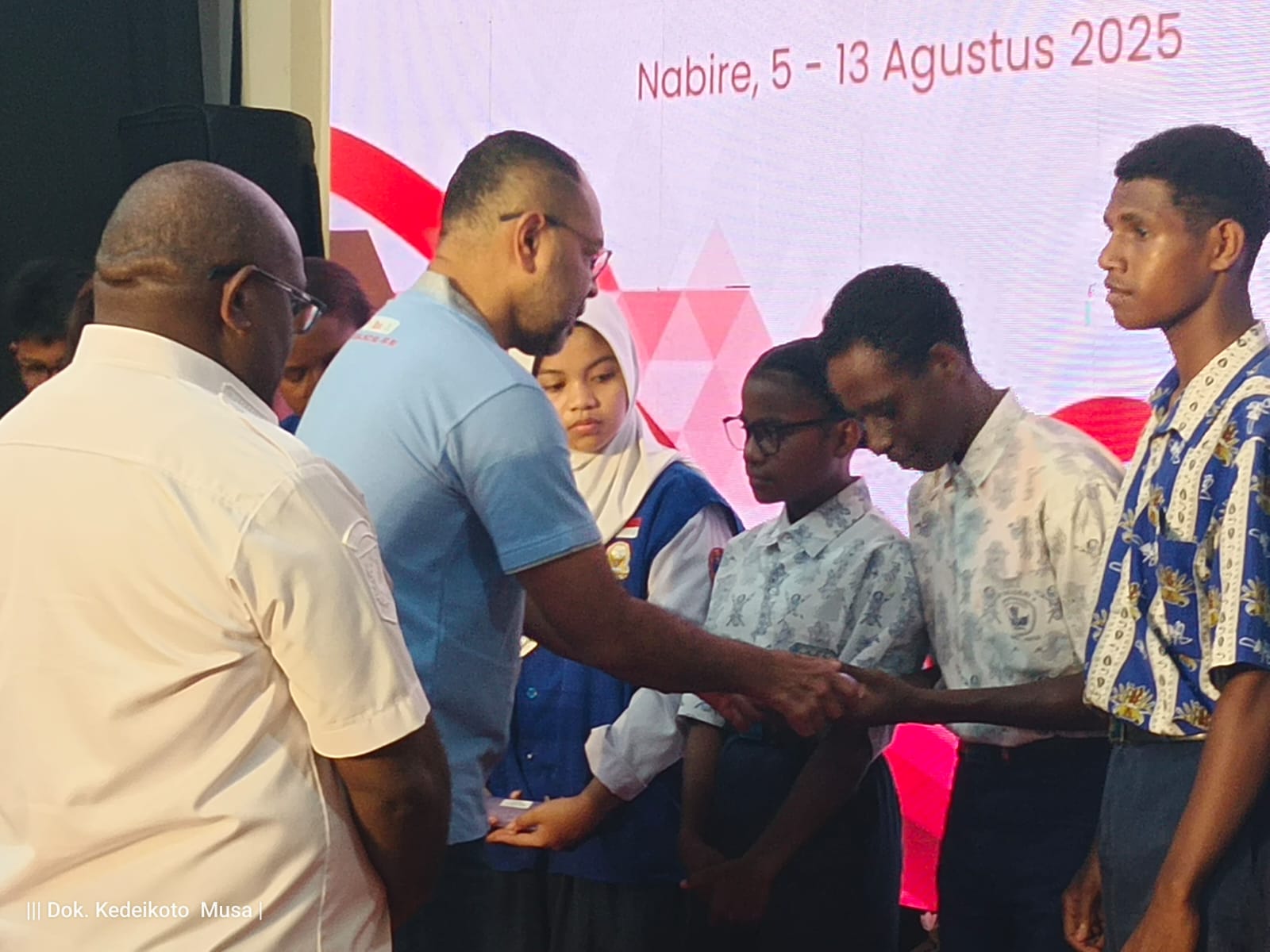 PTFI Hadirkan Harapan Baru Bagi Warga Nabire Lewat Operasi Katarak Gratis, Pembagian Kacamata dan Pemeriksaan Mata