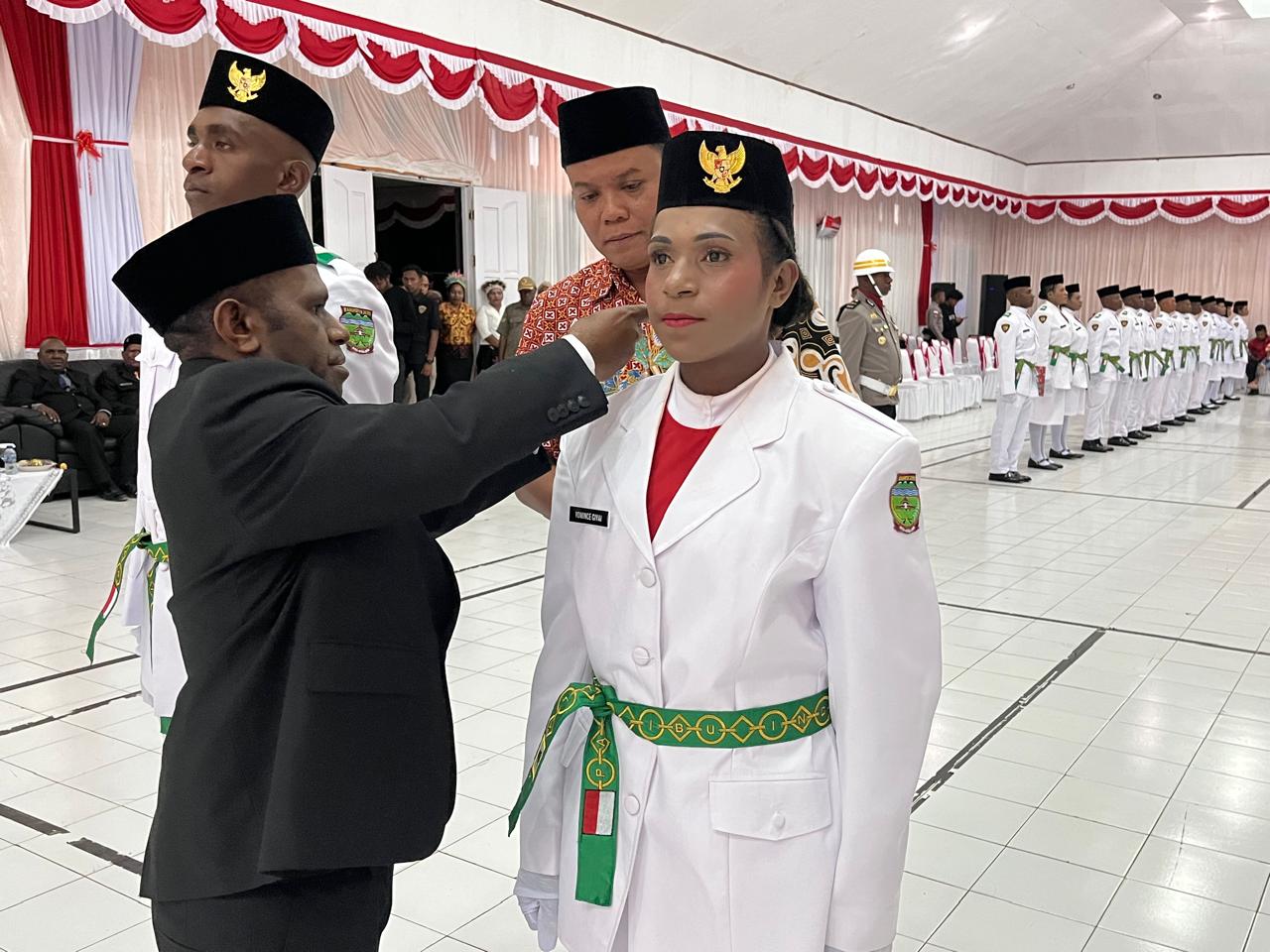 Bupati Deiyai Kukuhkan 30 Anggota Paskibraka untuk HUT ke-80 RI. Ini Nama-namanya!