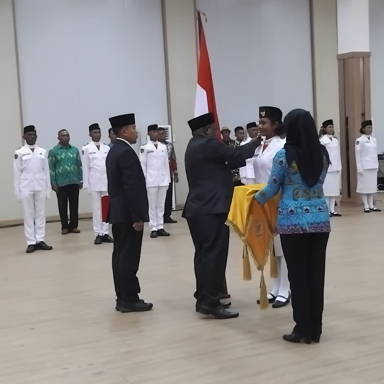 Gubernur Papua Tengah Kukuhkan Paskibraka 2025 di Ballroom Nabire