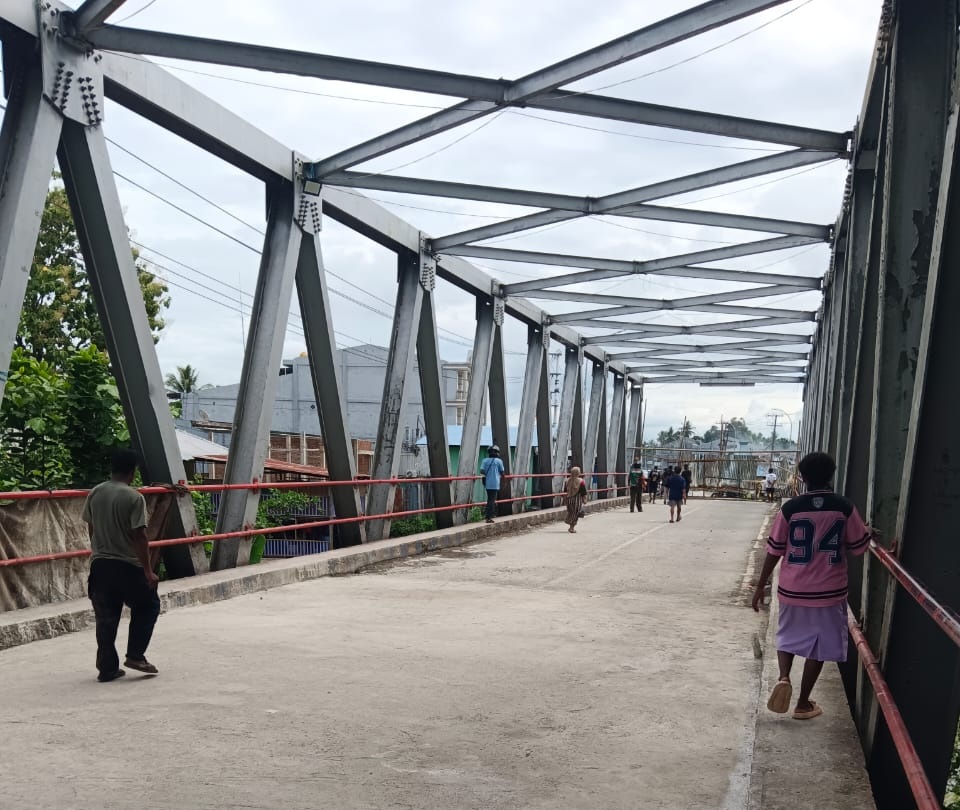 Rehabilitasi Jembatan Kali Nabire dan Kali Wadio Pantai, PPK Minta Warga Bersabar
