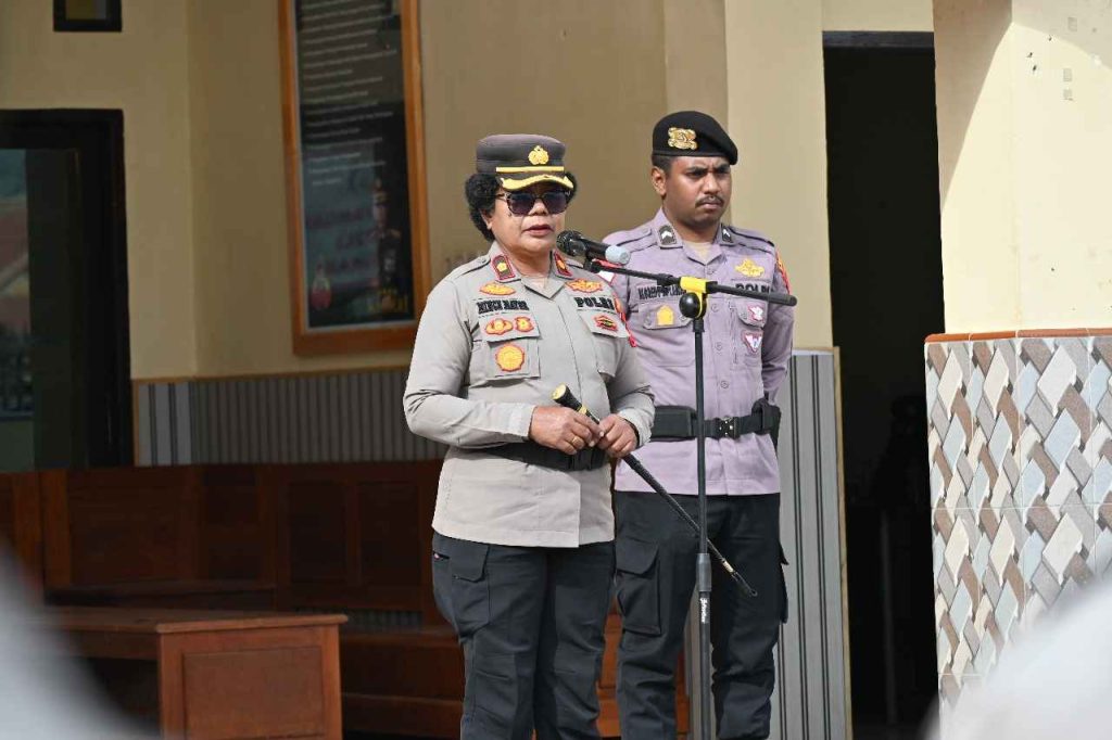 (Pejabat lama Kapolres Dogiyai, Kompol Mince Mayor)