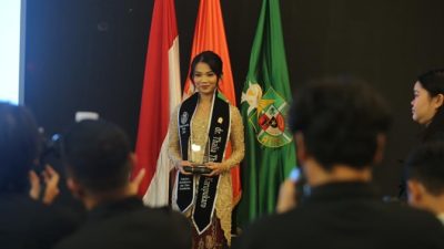 (Thalia Thomas Karupukaro, penerima beasiswa PTFI melalui YPMAK berhasil meraih gelar dokter dari kampus Universitas Katolik Atma Jaya, Kampus Pluit, Jakarta pada 4 November 2025)