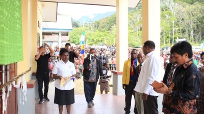 (Bupati resmikan dua gereja di Distrik Siriwo)