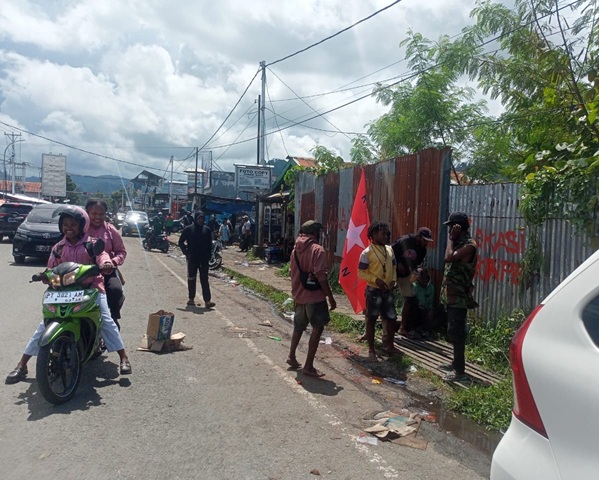 (KNPB Nabire Mengaku Sempat Dihadang Aparat Usai Penggalangan Dana di Karang Pasar)