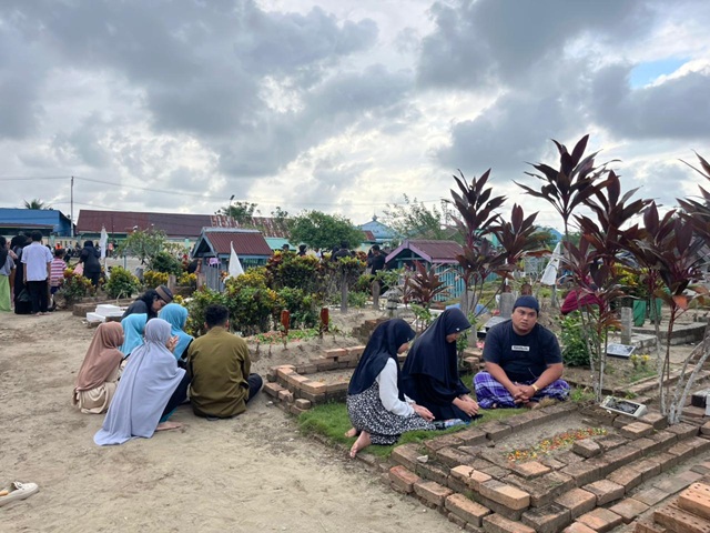 (Ziarah Makam di Bumi Wonorejo Nabire)