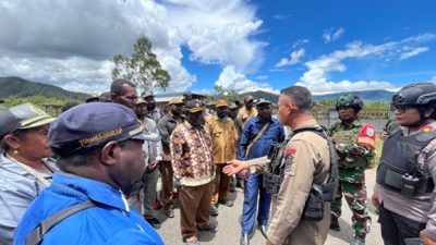(Pemalangan Jalan Utama di Dogiyai Berakhir Setelah Dialog dengan Aparat)