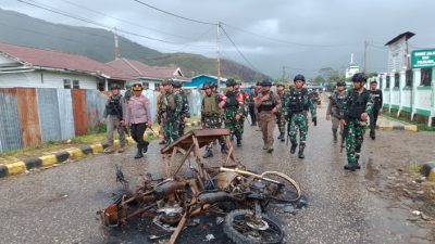 (Aparat Gabungan Tinjau Lokasi Pembakaran di Dogiyai)