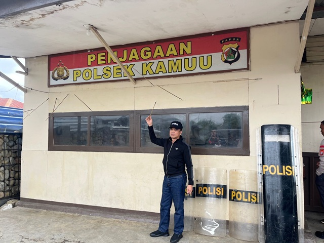 (Inspektur Wilayah (Irwil) V Itwasum Polri Brigjen Pol Andi Syariful Taufik melakukan kunjungan kerja ke Markas Kepolisian Sektor (Mapolsek) Kamuu)