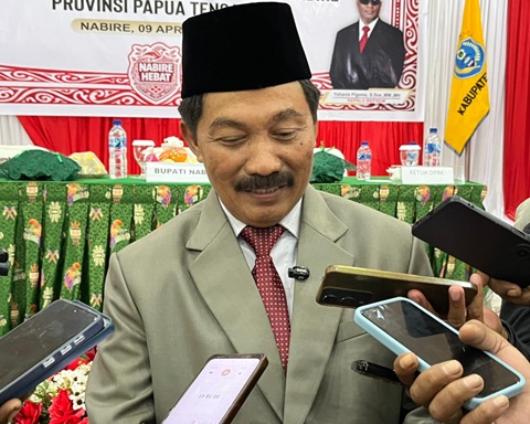 (Sekda Nabire, Yulianus Pasang)