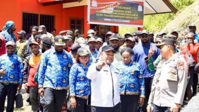 (Resmikan PLTMH Pagaleme, Bupati Yuni Wonda Tegaskan Listrik Gratis untuk OAP)