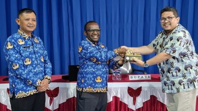 (Tutup Bimtek Perpajakan ASN, Bupati Deiyai Tekankan Kepatuhan Pajak dan Tata Kelola yang Bersih)