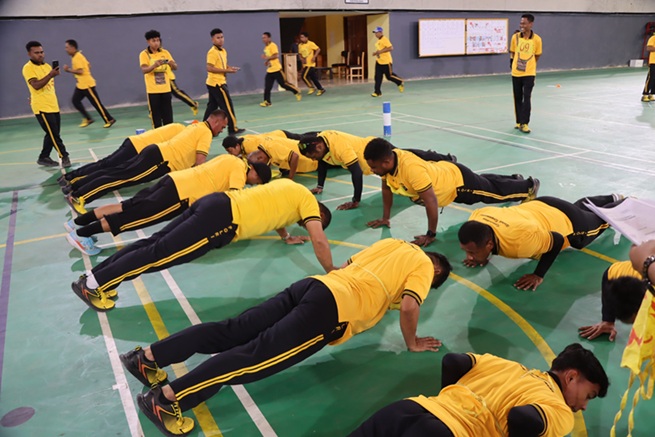 (Polres Paniai Gelar Kesamaptaan Jasmani Semester I 2026 untuk Uji Kesiapan Personel)