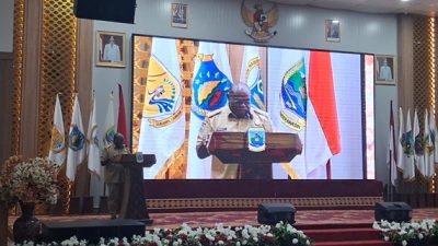 (“Jangan Hanya Aktif di TikTok!” Gubernur Papua Tengah Sentil Ketua MRP yang Absen Musrenbang)