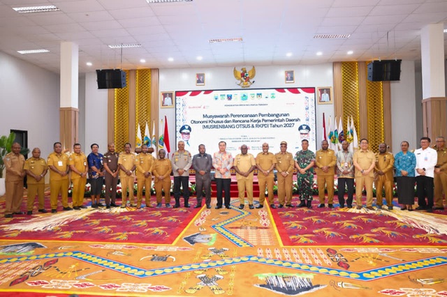 (Gubernur Papua Tengah Ajak Generasi OAP Manfaatkan Kesempatan Kerja Nasional)