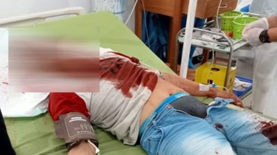 (Korban penikaman tngah menjalani penanganan medis di RSUD Paniai)