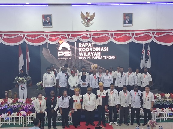 (Kaesang Lantik Pengurus PSI Papua Tengah, Isaias Douw: “Saya Jokowi Papua Tengah”)
