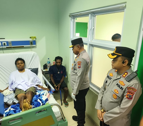 (Kapolda Papua Tengah Kunjungi Korban Penembakan di RSMM Timika)