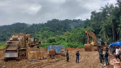 (Gakkum Kehutanan Bongkar Tambang Emas Ilegal di Nabire, 7 WNA China Diamankan dan 10 Alat Berat Disita)