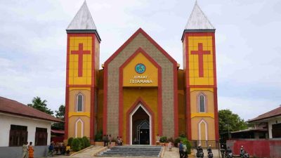 (Ibadah Kenaikan Yesus Kristus di Gereja Kingmi Tota Mana Nabire Berlangsung Khidmat, Pdt Emanuel Keiya: Yesus Akan Datang Kembali Menjemput Umat-Nya)