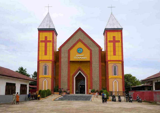 (Ibadah Kenaikan Yesus Kristus di Gereja Kingmi Tota Mana Nabire Berlangsung Khidmat, Pdt Emanuel Keiya: Yesus Akan Datang Kembali Menjemput Umat-Nya)