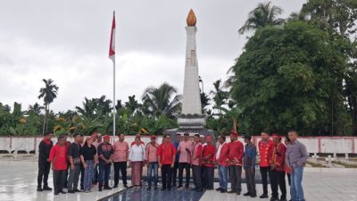 (HUT Pattimura ke-290, IKEMAL Nabire Gelar Ziarah di TMP)