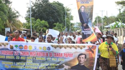 (132 Tahun Misi Katolik di Papua, Ribuan Umat di Nabire Serukan Selamatkan Bumi Papua)