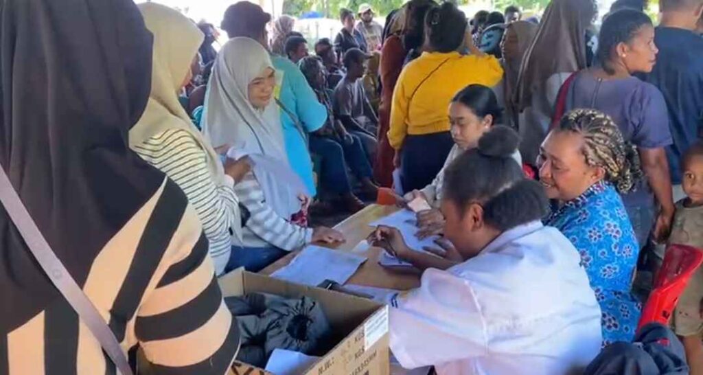 (Penyaluran PKH dan Sembako Tahap II Dimulai, Warga Padati Kantor Pos Nabire)