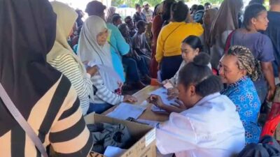 (Penyaluran PKH dan Sembako Tahap II Dimulai, Warga Padati Kantor Pos Nabire)