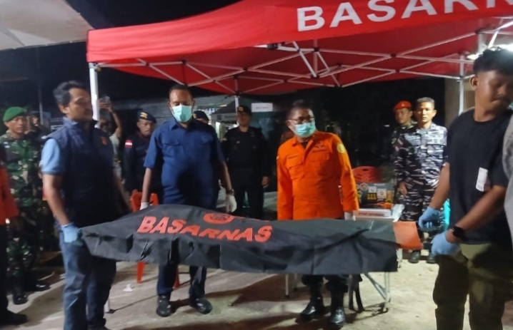(Basarnas Serahkan 13 serpihan Tubuh Korban Bom Biak ke Tim Inafis)